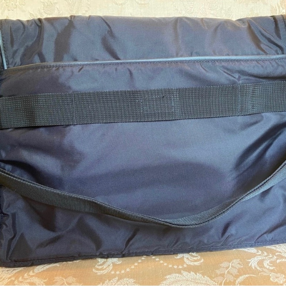 NWT Kenneth Cole Reaction Black and Gray Messenger / Laptop Bag - Picture 2 of 11
